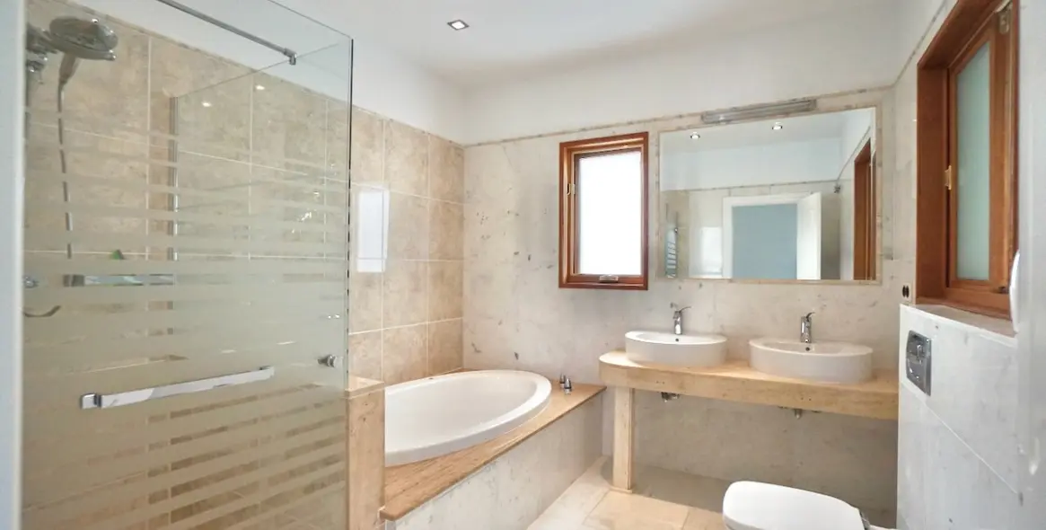 Sale of detached villa in Benahavís 35