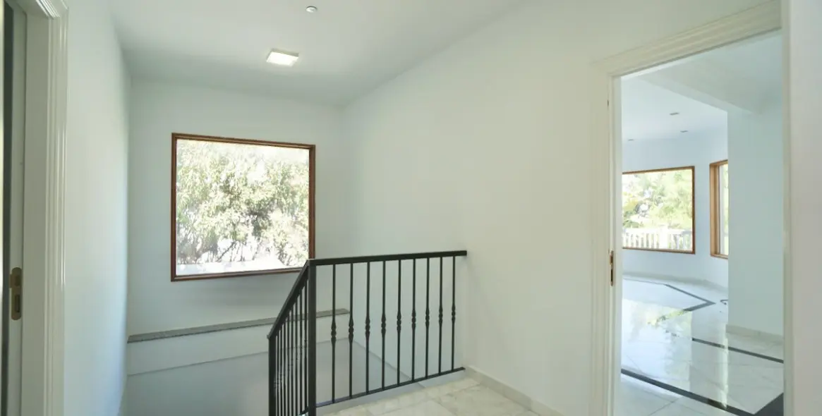 Sale of detached villa in Benahavís 36