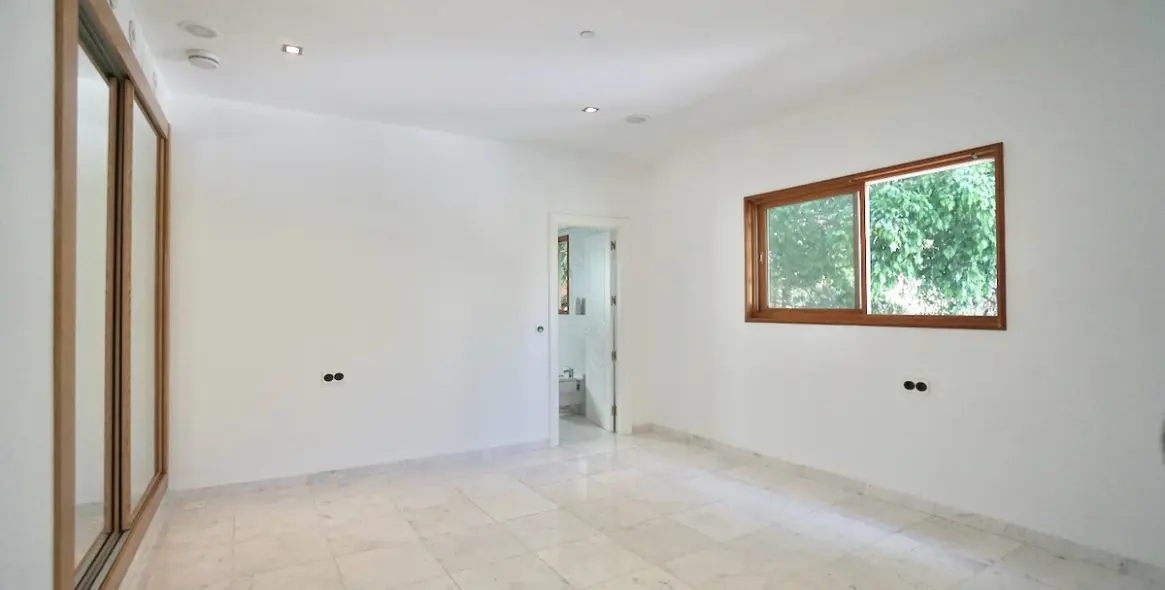 Sale of detached villa in Benahavís 42