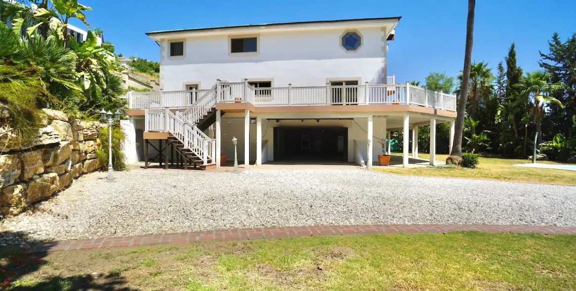Sale of detached villa in Benahavís 56