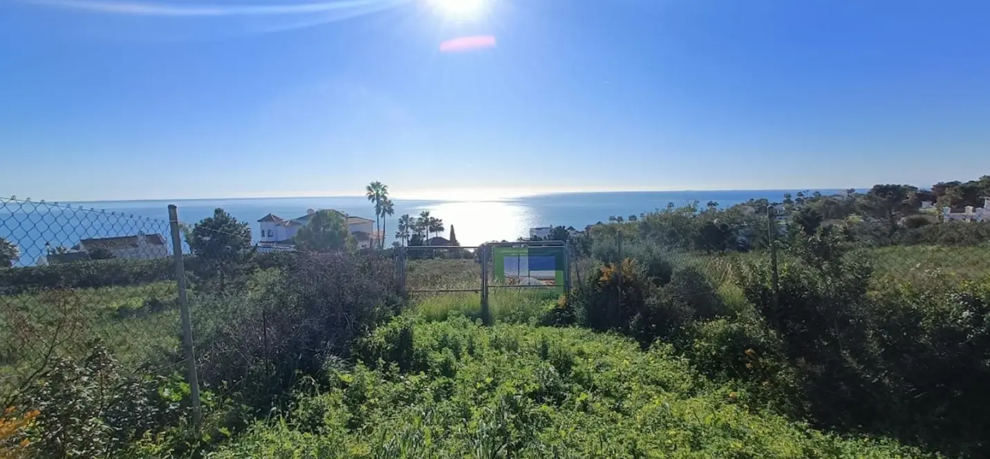 Sale of residential plot in Manilva 0