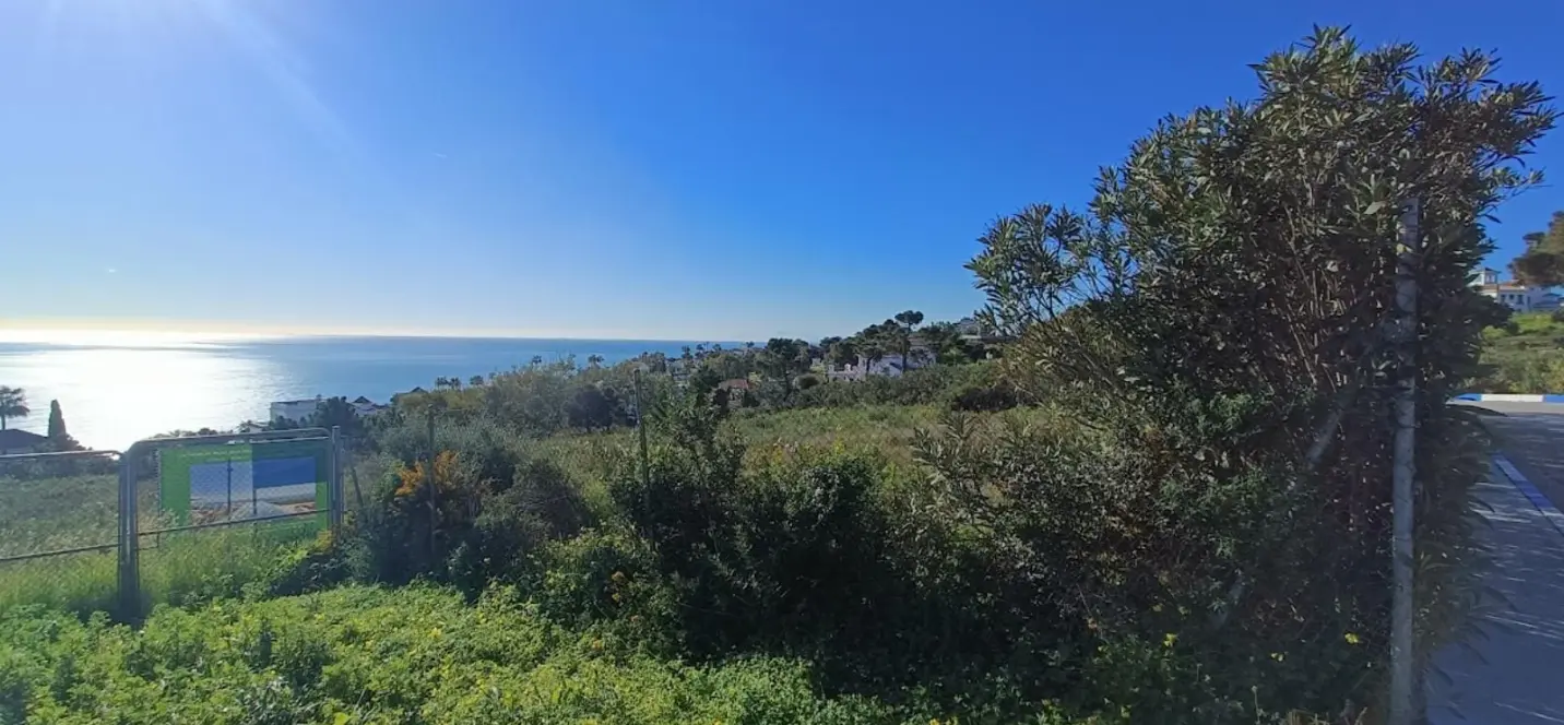 Sale of residential plot in Manilva 1