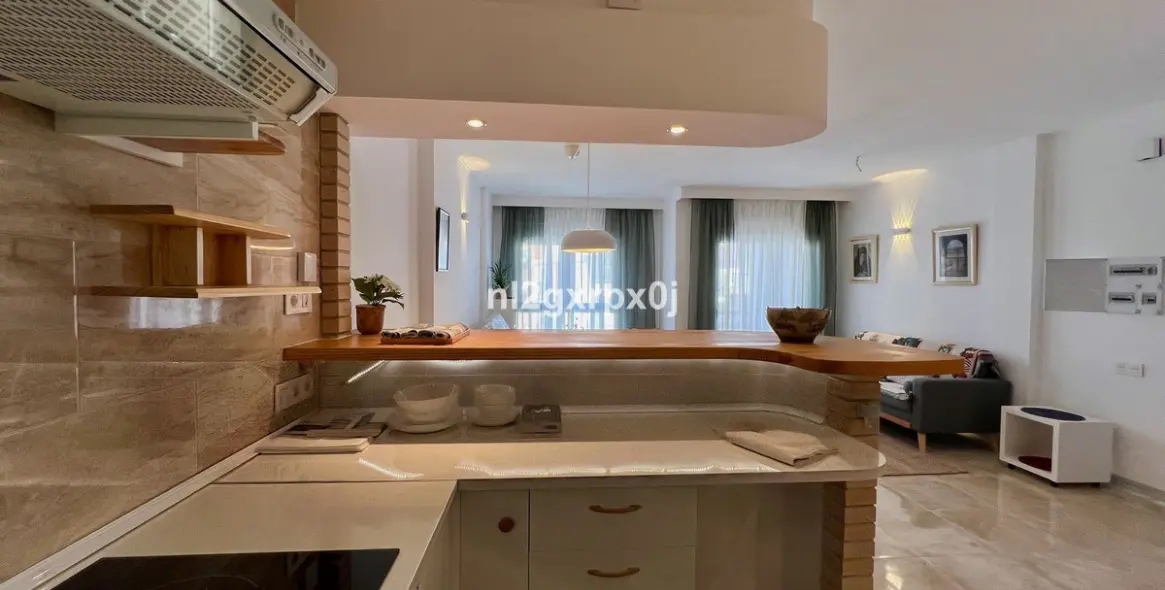 Sale of apartment complex in Las Lagunas 18