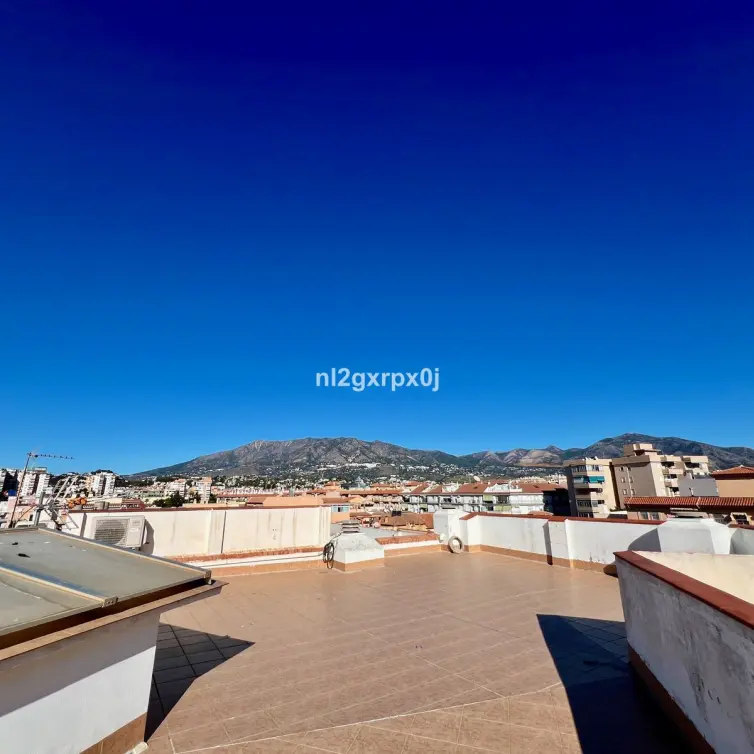 Sale of apartment complex in Las Lagunas