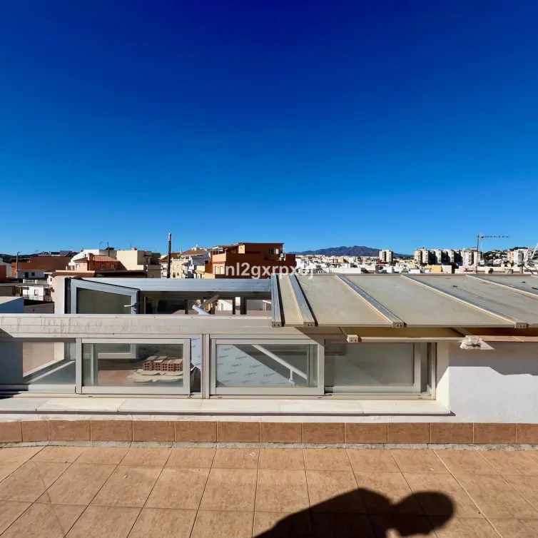 Sale of apartment complex in Las Lagunas