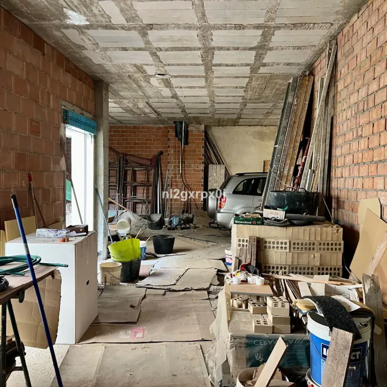 Sale of apartment complex in Las Lagunas