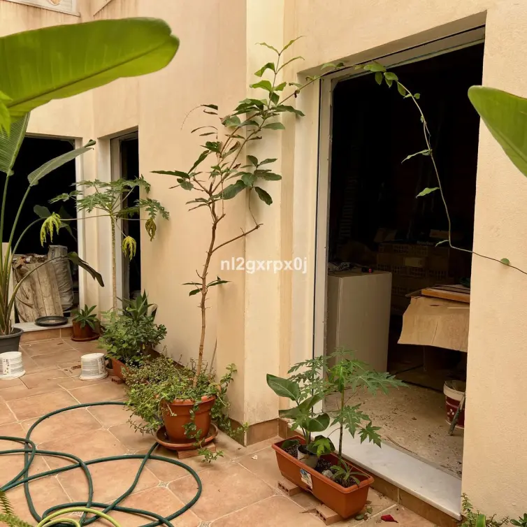 Sale of apartment complex in Las Lagunas