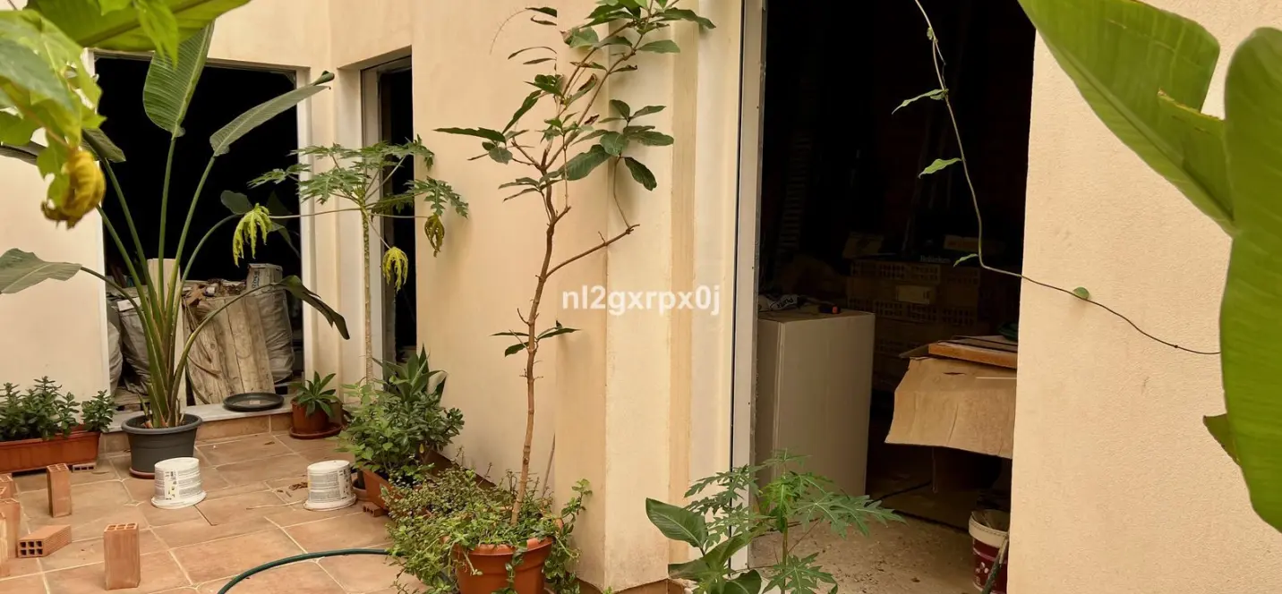 Sale of apartment complex in Las Lagunas 4