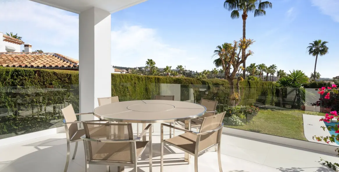 Продажа  отдельно стоящей виллы в Elviria 3