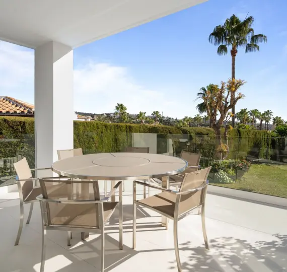 Продажа  отдельно стоящей виллы в Elviria