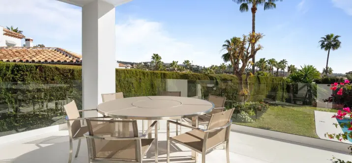 Продажа  отдельно стоящей виллы в Elviria 2