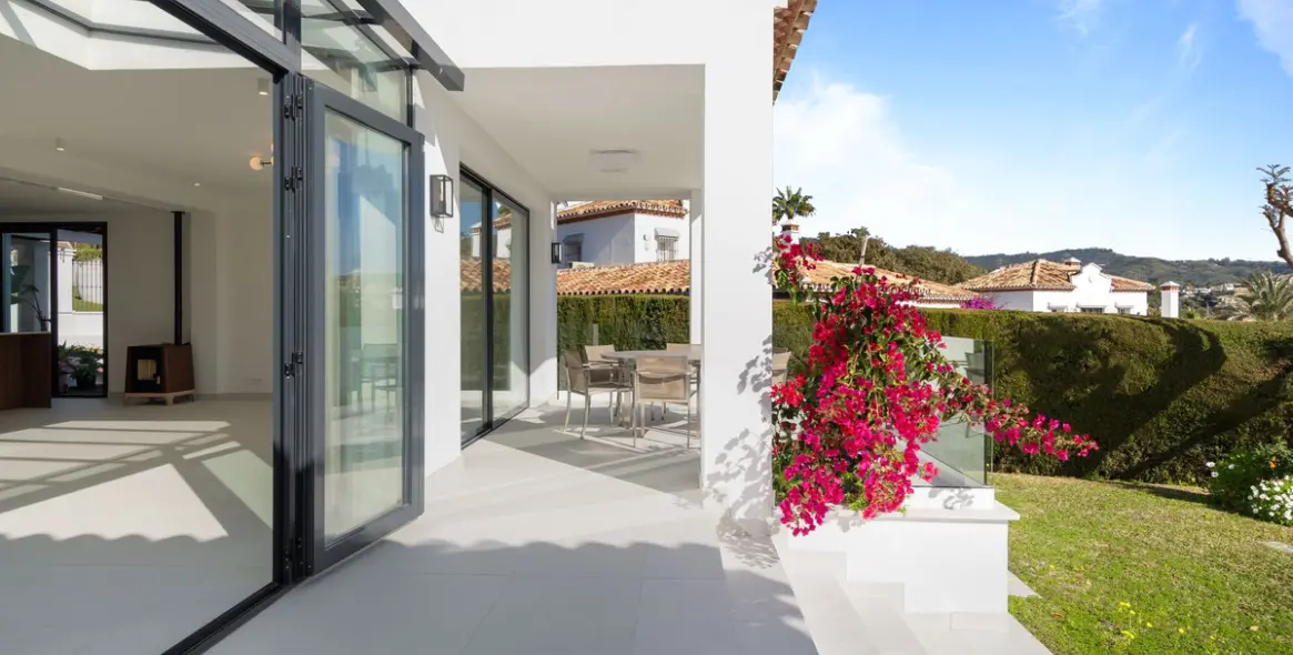 Продажа  отдельно стоящей виллы в Elviria 4