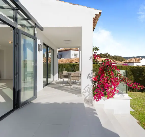 Продажа  отдельно стоящей виллы в Elviria