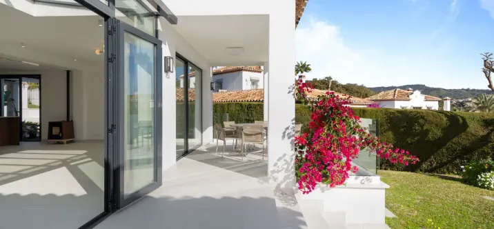 Продажа  отдельно стоящей виллы в Elviria 3