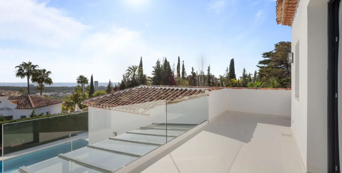 Продажа  отдельно стоящей виллы в Elviria 13