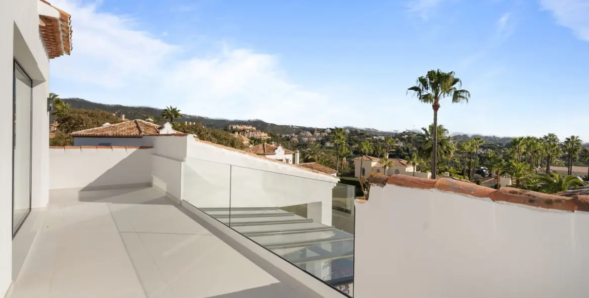 Продажа  отдельно стоящей виллы в Elviria 14