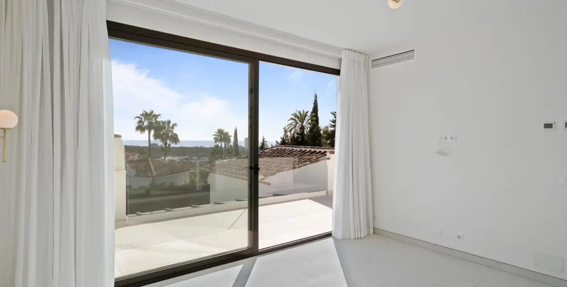 Продажа  отдельно стоящей виллы в Elviria 15