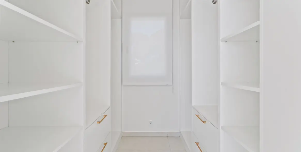 Продажа  отдельно стоящей виллы в Elviria 19