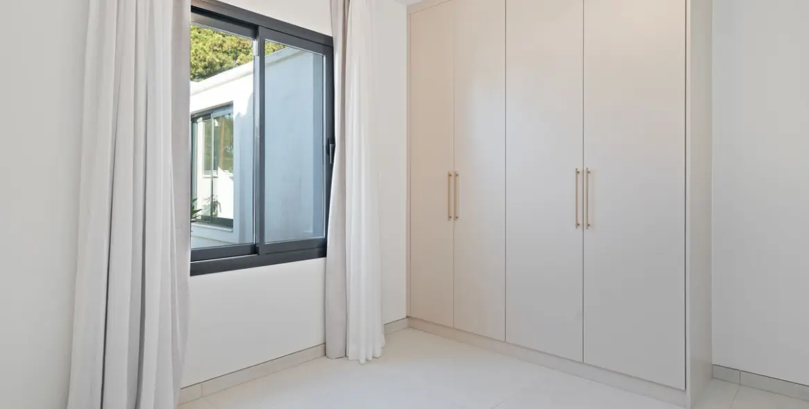 Продажа  отдельно стоящей виллы в Elviria 27