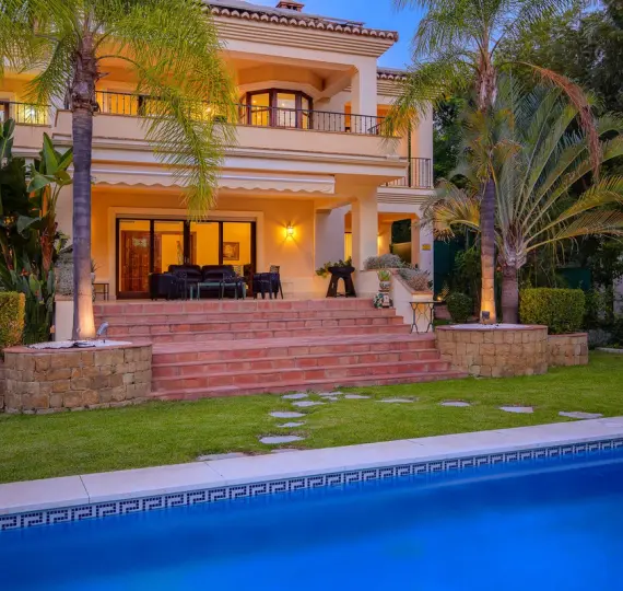 Detached villa R4447306