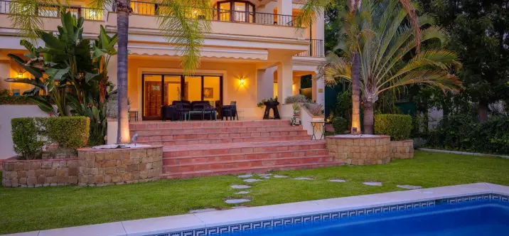 Detached villa R4447306 0