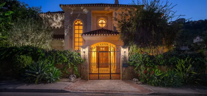 Detached villa R4447306 1