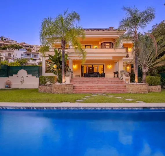 Detached villa R4447306