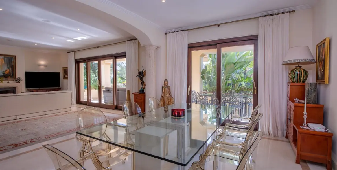 Venta de villa independiente en Los Arqueros 17