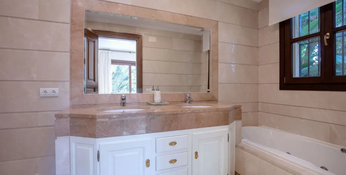 Продажа  отдельно стоящей виллы в Los Arqueros 22