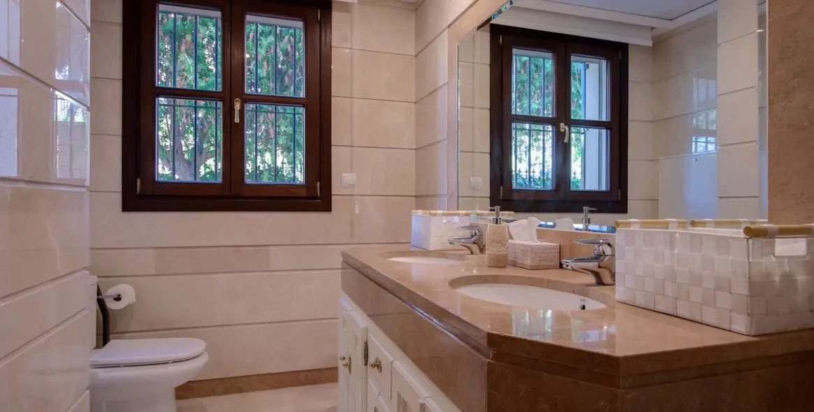 Продажа  отдельно стоящей виллы в Los Arqueros 23