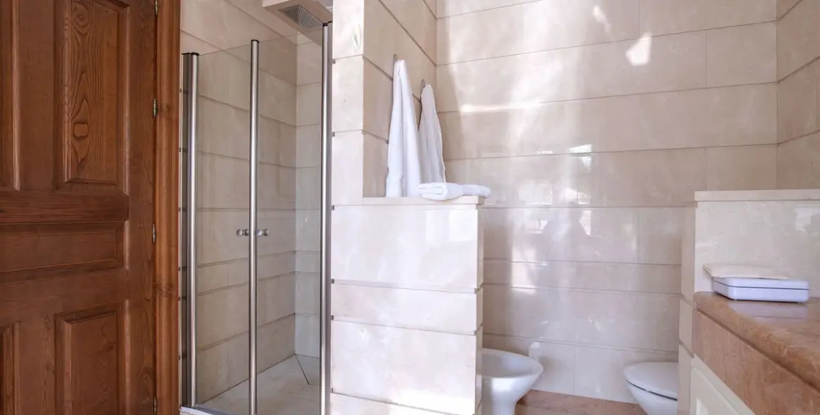 Продажа  отдельно стоящей виллы в Los Arqueros 27