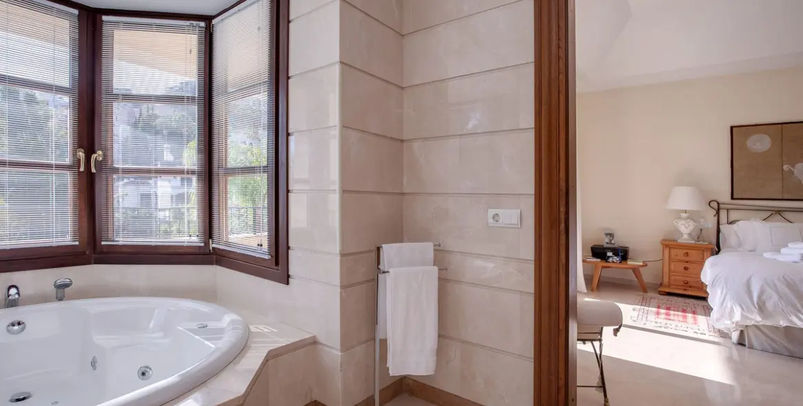 Продажа  отдельно стоящей виллы в Los Arqueros 28