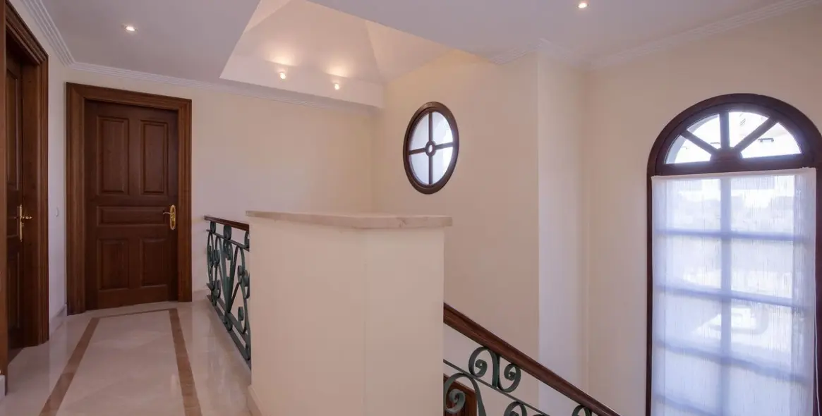 Продажа  отдельно стоящей виллы в Los Arqueros 29