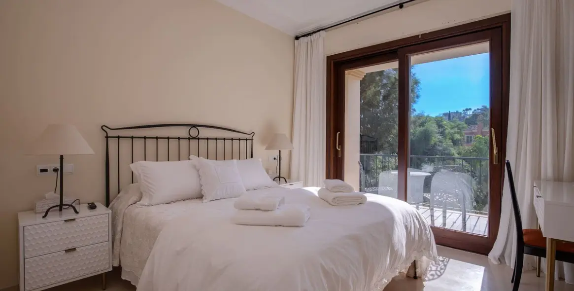 Продажа  отдельно стоящей виллы в Los Arqueros 30