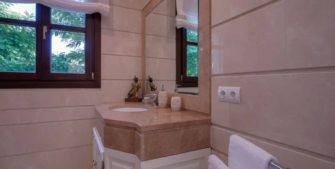 Продажа  отдельно стоящей виллы в Los Arqueros 31