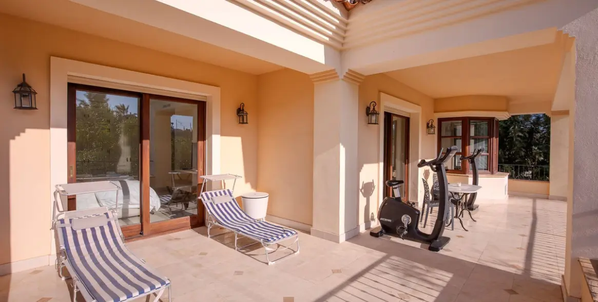 Продажа  отдельно стоящей виллы в Los Arqueros 34