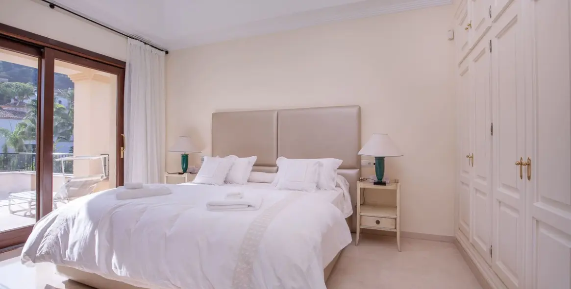 Продажа  отдельно стоящей виллы в Los Arqueros 35