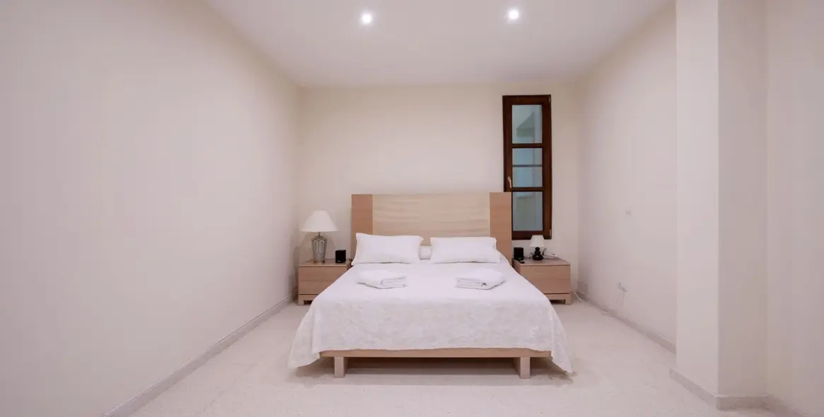 Продажа  отдельно стоящей виллы в Los Arqueros 36