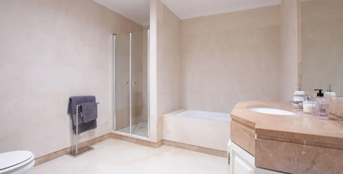 Продажа  отдельно стоящей виллы в Los Arqueros 37