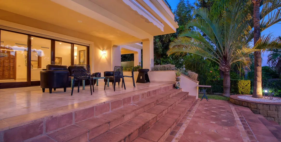 Продажа  отдельно стоящей виллы в Los Arqueros 44