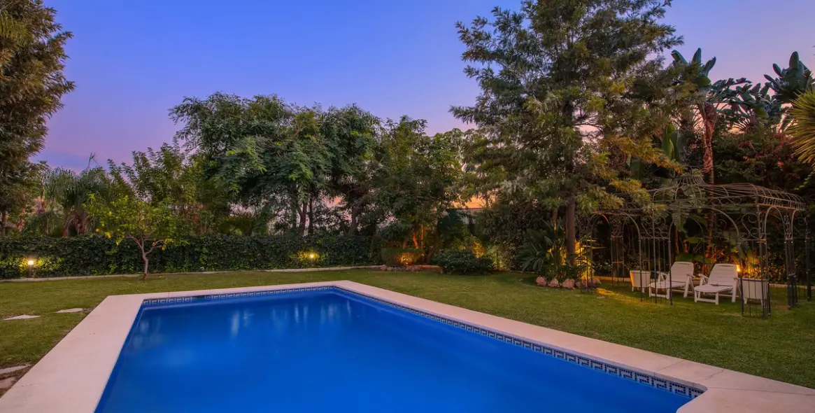 Продажа  отдельно стоящей виллы в Los Arqueros 45