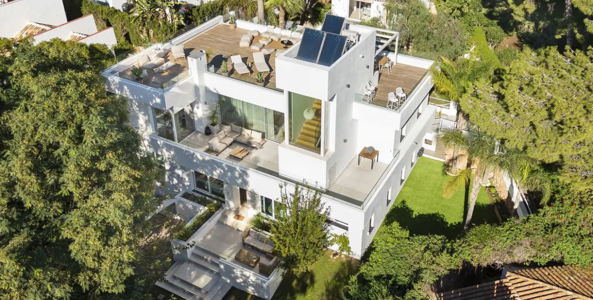 Venta de villa independiente en Nueva Andalucía 1