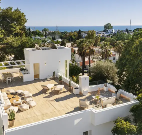 Venta de villa independiente en Nueva Andalucía