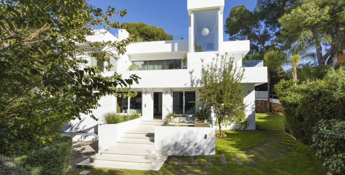 Venta de villa independiente en Nueva Andalucía 4