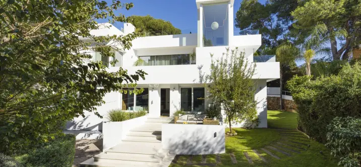 Venta de villa independiente en Nueva Andalucía 3