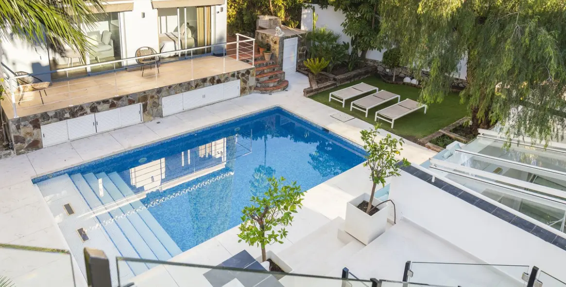 Venta de villa independiente en Nueva Andalucía 5