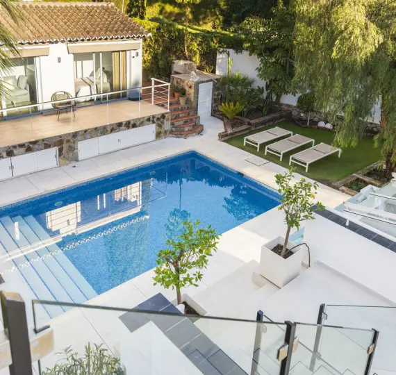 Venta de villa independiente en Nueva Andalucía