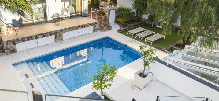 Venta de villa independiente en Nueva Andalucía 4