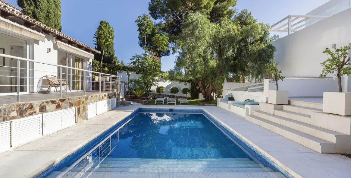 Venta de villa independiente en Nueva Andalucía 6