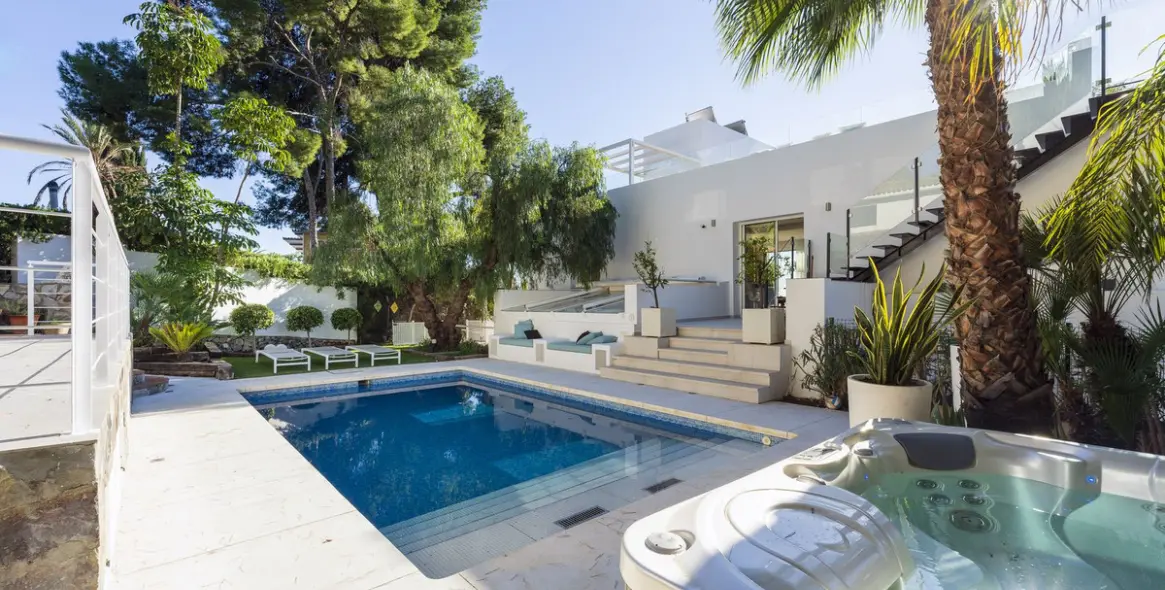 Venta de villa independiente en Nueva Andalucía 7